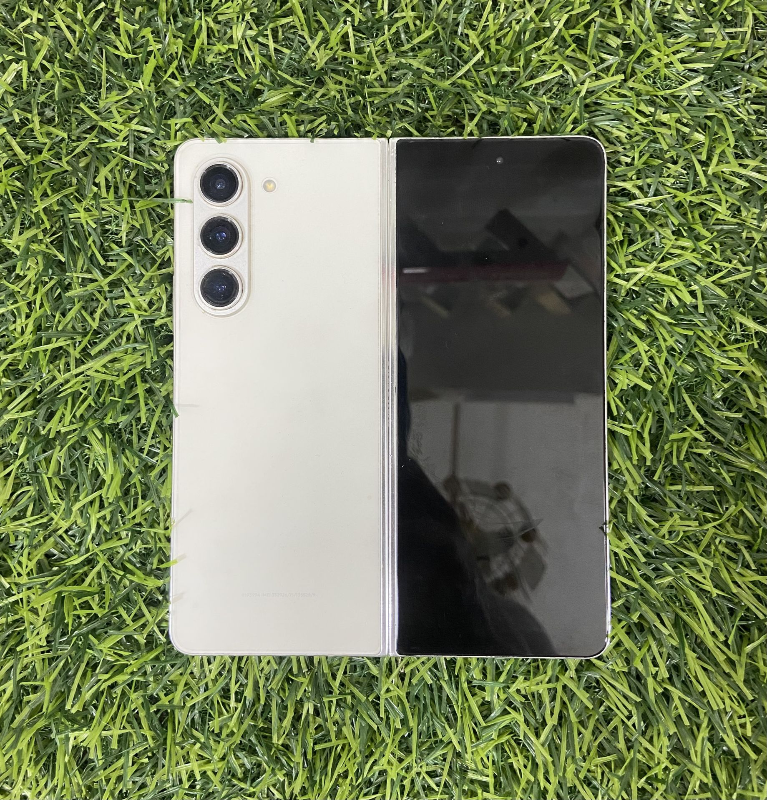 Samsung Fold 5 (128gb, Open box)