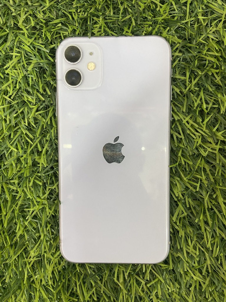 IPhone 11 (64gb, B grade) Small black dot